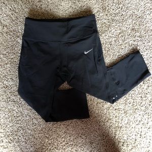 Nike women’s dri-fit crop leggings